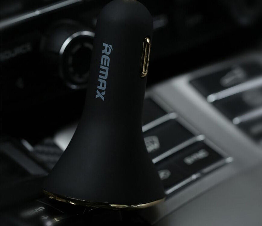 REMAX punjač za u automobil s tri porta za Apple iPhone / iPad / iPod - bijela