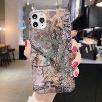 Maskica od meke plastike s maskirnim uzorkom za iPhone 11 Pro Max - otpalo lišće