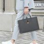 Elegantna torba s gumbom za zatvaranje za MacBook do 16" - crna